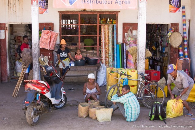 Деревенский минимаркет на Мадагаскаре. Илака-Ест