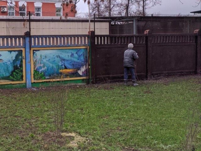 Московские коммунальщики закрасили граффити с Гагариным. Да, в следующем году исполняется ровно 60 лет с первого полёта
