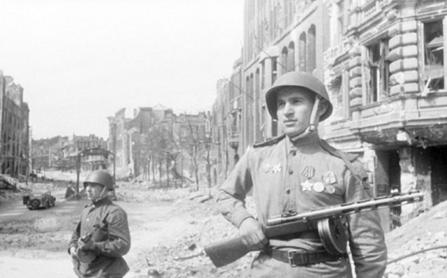 Шаги к победе. 2 мая 1945. Взят Берлин. Капитуляция