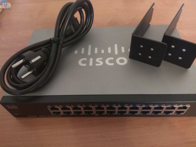Продам Коммутатор Cisco SF100-24 v2