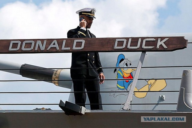 Эсминец Donald Cook войдет сегодня в Черное море