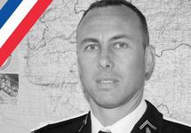 Во Франции умер от ран жандармский офицер, обменявший себя на заложников