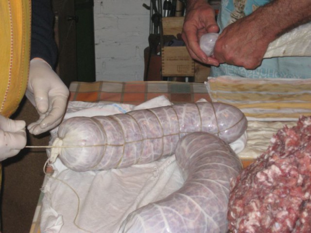 Колбаса домашнего производства итальянской семьи