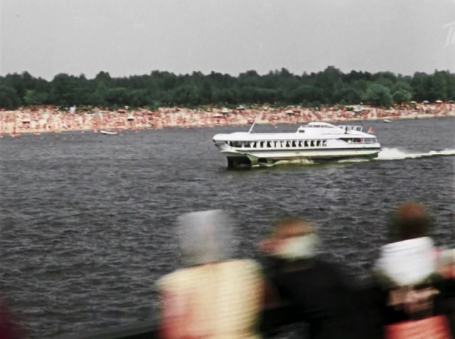 Киев и советский автотрафик 1962 года в фильме "Королева бензоколонки"