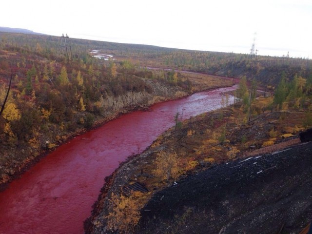 Норильск, река Купец вблизи завода "Надежда"