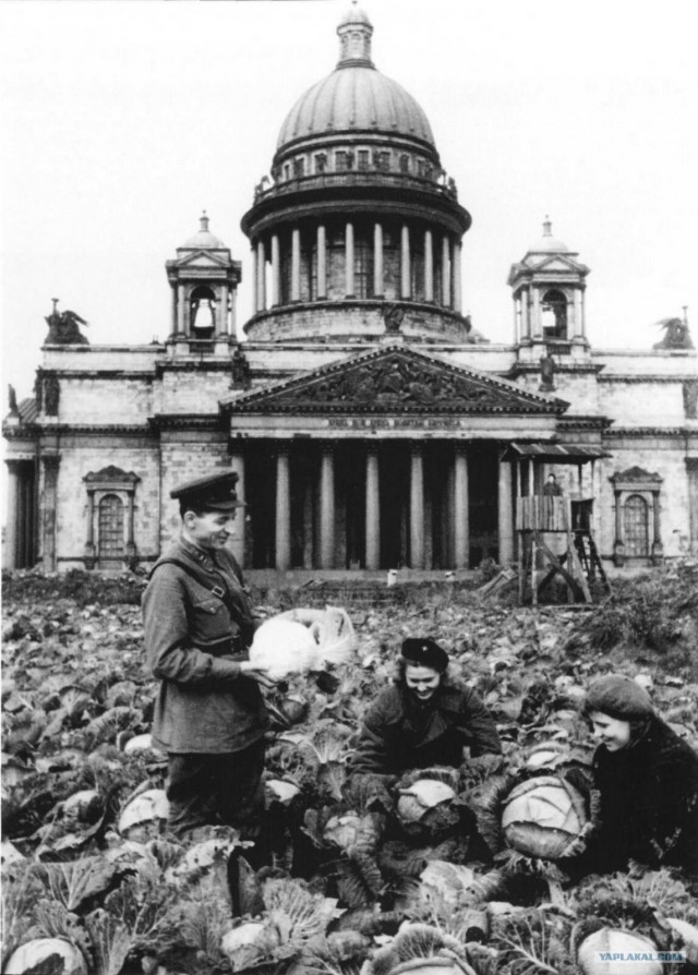 Исакиевский собор во время блокады Ленинграда