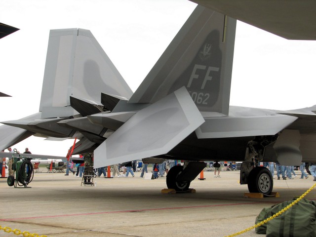 Прогулка вокруг F-22 Raptor