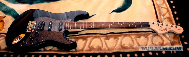 Продам эл. гитару Fender Squier affinity stratocaster® hss rw montego black metallic