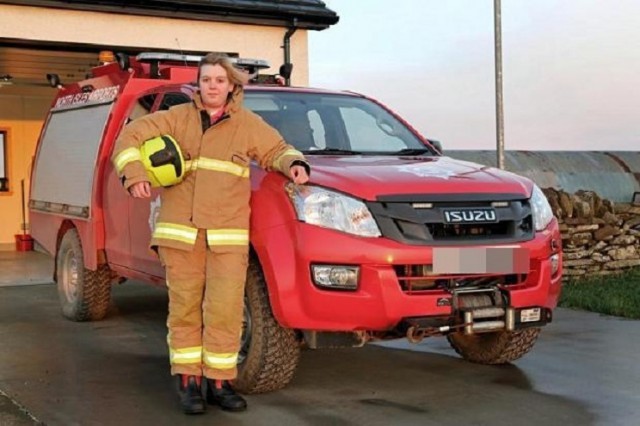 Одна за всех: 26-летняя девушка живет на маленьком острове и выполняет работу девяти разных человек  от почтальона до пожарного