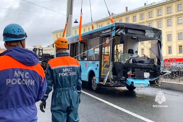 Тормозная система упавшего в Мойку автобуса была исправна