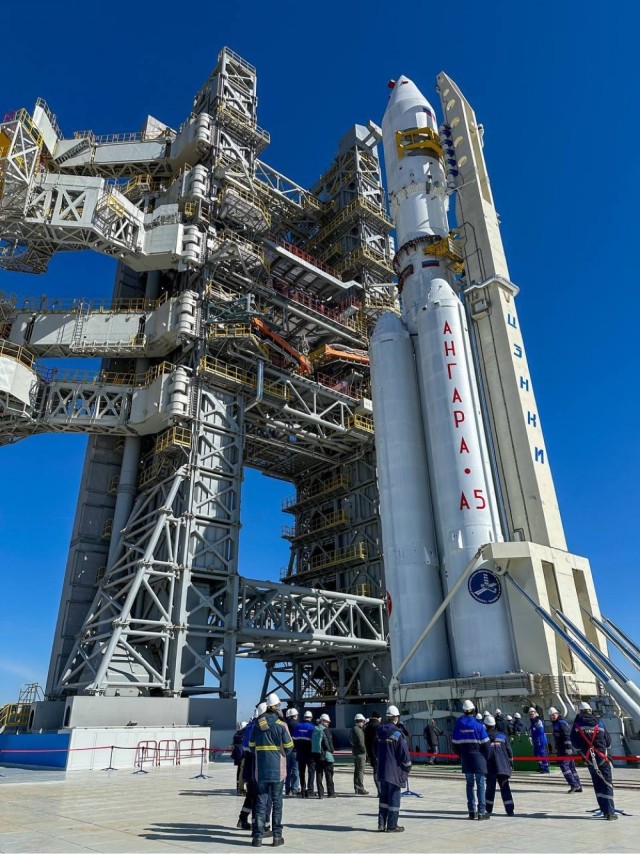 Ракету «Ангара-А5» впервые установили на стартовый стол космодрома Восточный