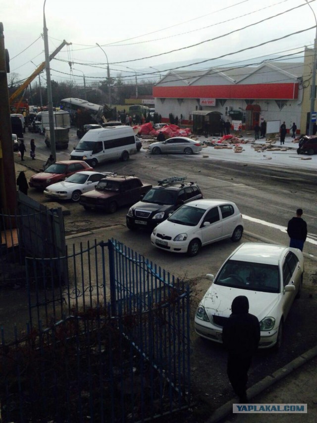 В Новороссийске в крупном ДТП столкнулись 15 машин