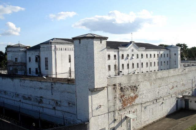 Тюремные стены