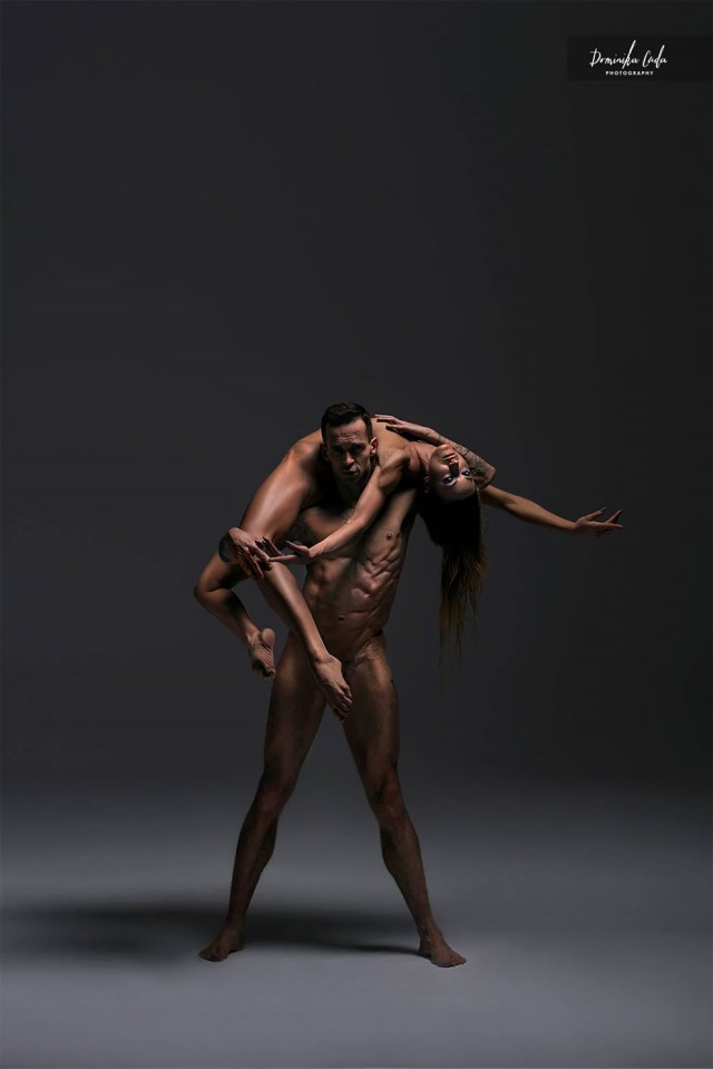 Благотворительный календарь с обнаженными спортсменами (18+)