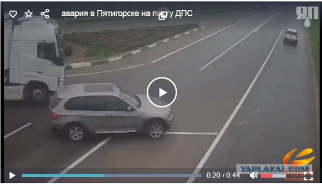 Авария с двумя иномарками попала на видео в Пятигорске