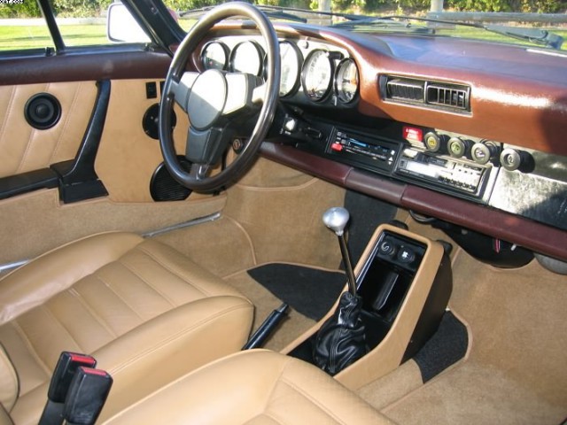 Среднемоторный Порше 911 Тарга 1980 года с V8 8.2L