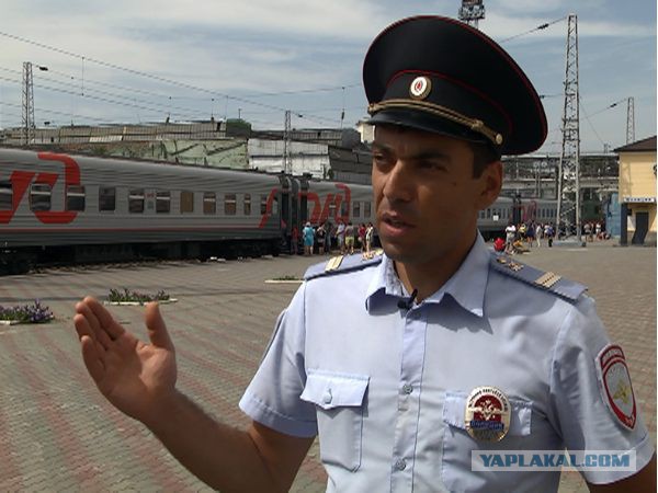 В Ростове сотрудник транспортной полиции спас жизнь 2-летнему ребенку