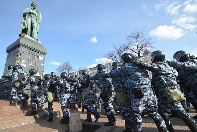 Фото. Как прошло несанкционированное шествие в столице и других городах