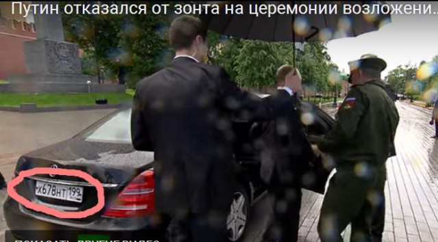 Путин отказался от зонта на церемонии возложения венков к могиле Неизвестного солдата
