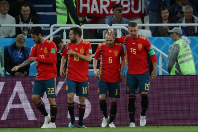 Сборная Испании никогда не обыгрывала команду—хозяйку ЧМ или ЧЕ