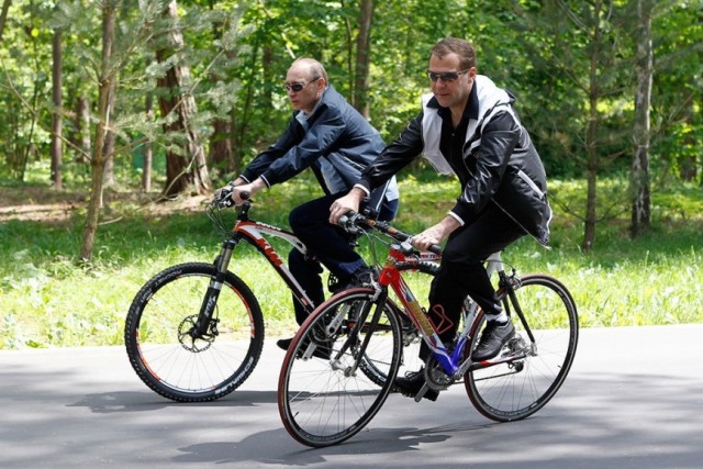 Фотографии Медведева, которые стали мемами