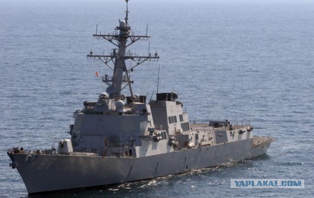 Эсминец ВМС США вновь попал под ракетный обстрел у берегов Йемена