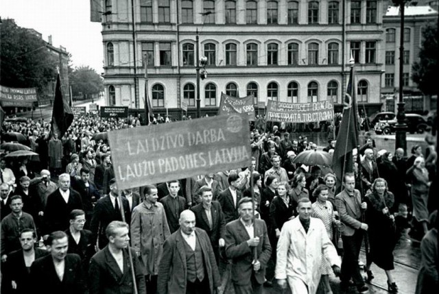 Парламент Латвии поддержал снос памятника освободителям Риги