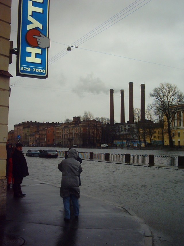 В Петербурге фонтанка вышла из берегов