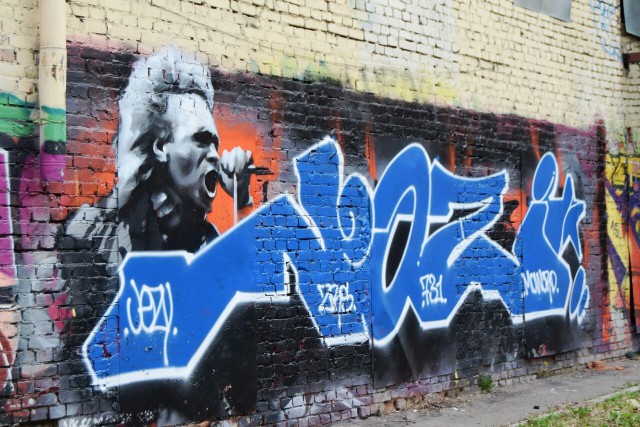 В Москве восстановили граффити на стене Кинчева и гр. АЛИСА