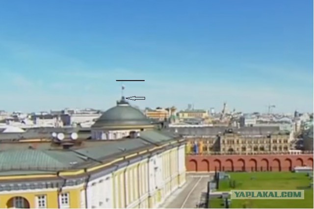 Во время инаугурации Путина флаг над Кремлем заклинило на флагштоке