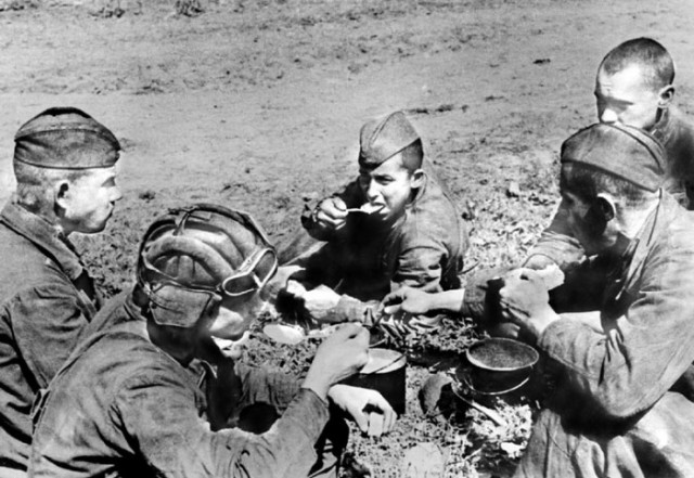 Почему перловка стала главным блюдом советской армии, хотя ее терпеть не могли