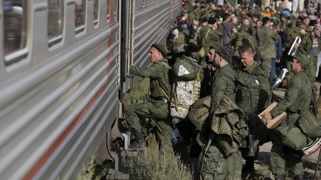 Две резервные армии созданы в РФ за счёт контрактников 2023 года