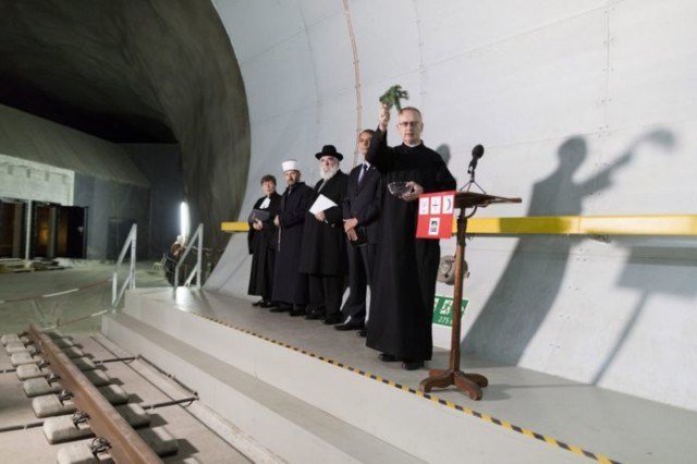 В Швейцарии 1 июня 2016 года состоится официальное открытие самого длинного Готардского базисного железнодорожного тоннеля в мир