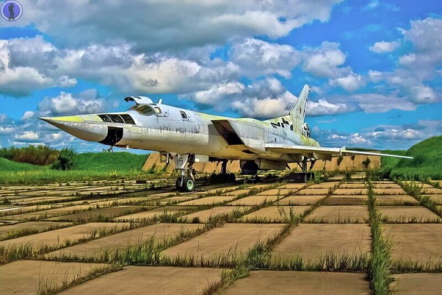 Заброшенные дальние ракетоносцы Ту-22М3 на авиабазе Воздвиженка до распила