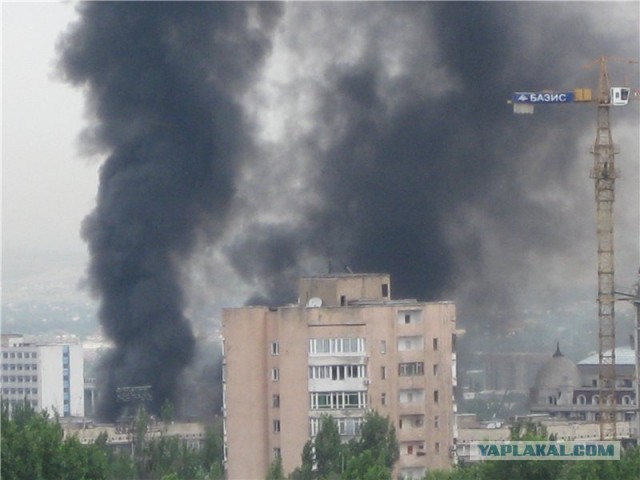 В Алматы в центре города взорвался бензовоз