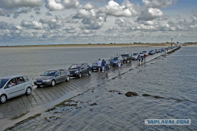 Дорога, дважды в сутки уходящая под воду