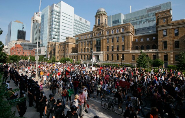 Протесты в Торонто