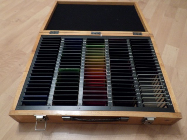 Продам набор образцов цветных оптических стекол (1963)