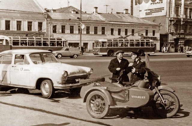 С мигалкой на хвосте: история российской мотополиции