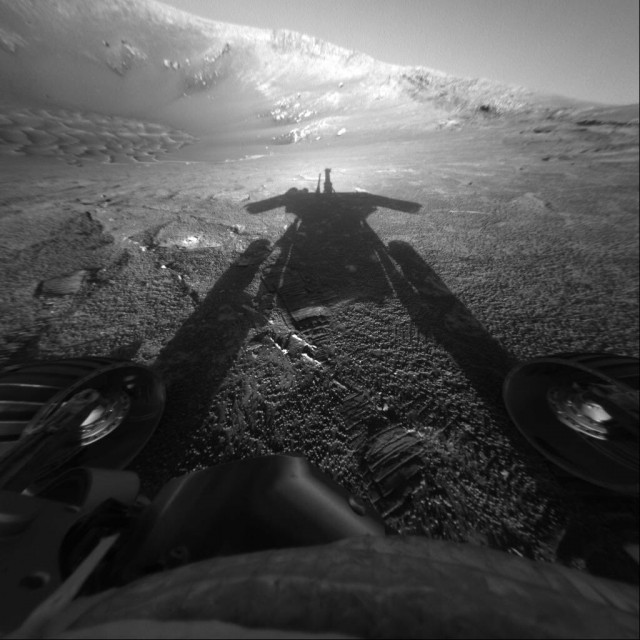 НАСА сегодня официально признает потерю марсохода Opportunity