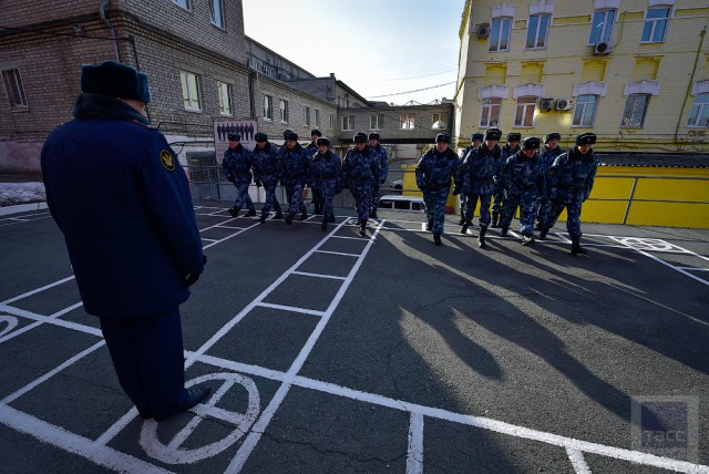 На пути в колонию: как во Владивостоке конвоируют осужденных и находящихся под стражей