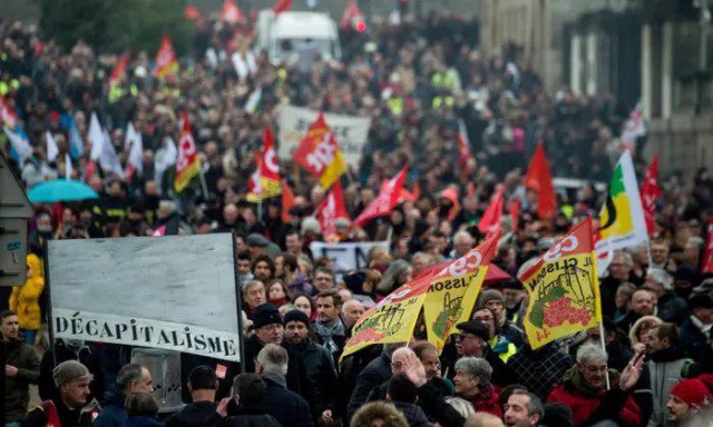 Правительство Франции отменило пенсионную реформу, объявление которой вызвало массовые забастовки в стране