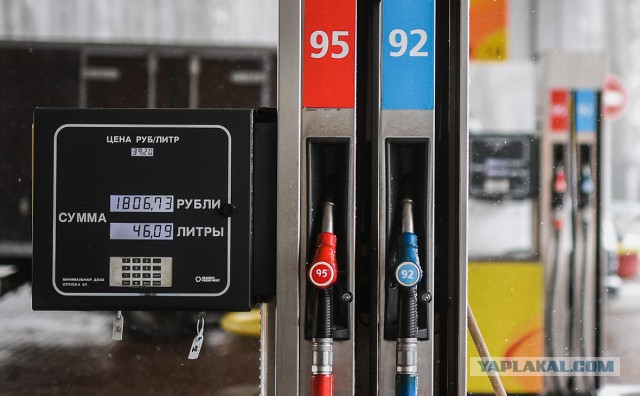 «Роснефть» предсказала рост цен на топливо в 1,5 раза из-за отмены пошлин