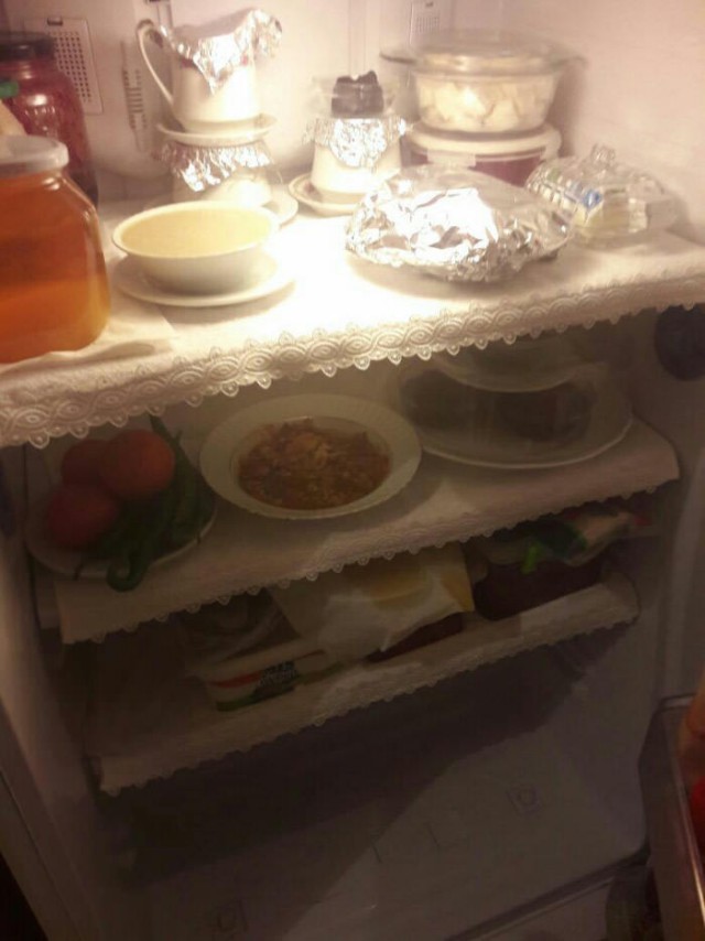 В гостях у бабушки. Это- холодильник.