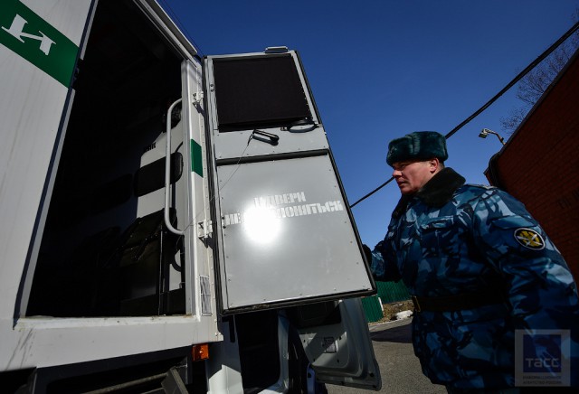 На пути в колонию: как во Владивостоке конвоируют осужденных и находящихся под стражей