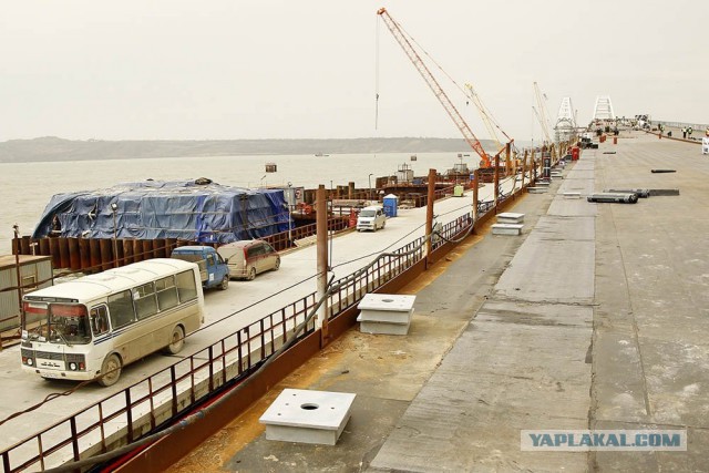 Как работают строители Крымского моста в условиях штормового ветра