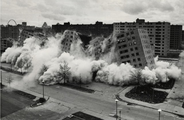 За стенами гетто: почему в США сначала появились, но быстро были уничтожены привычные нам спальные районы