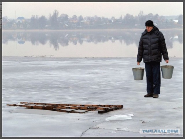 Человек с вёдрами