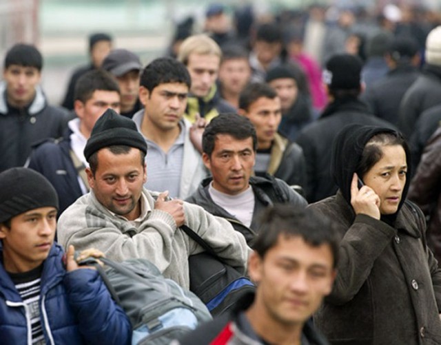 В Госдуме предложили депортировать мигрантов за их счёт
