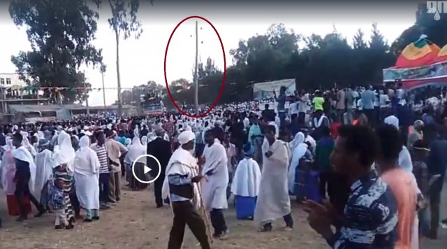Группу людей ударило током на празднике в Эфиопии